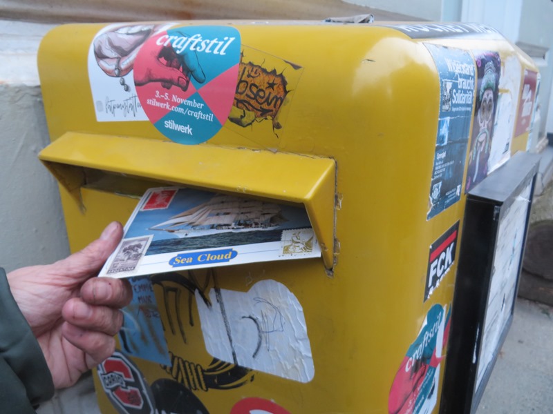 postkarte einwerfen