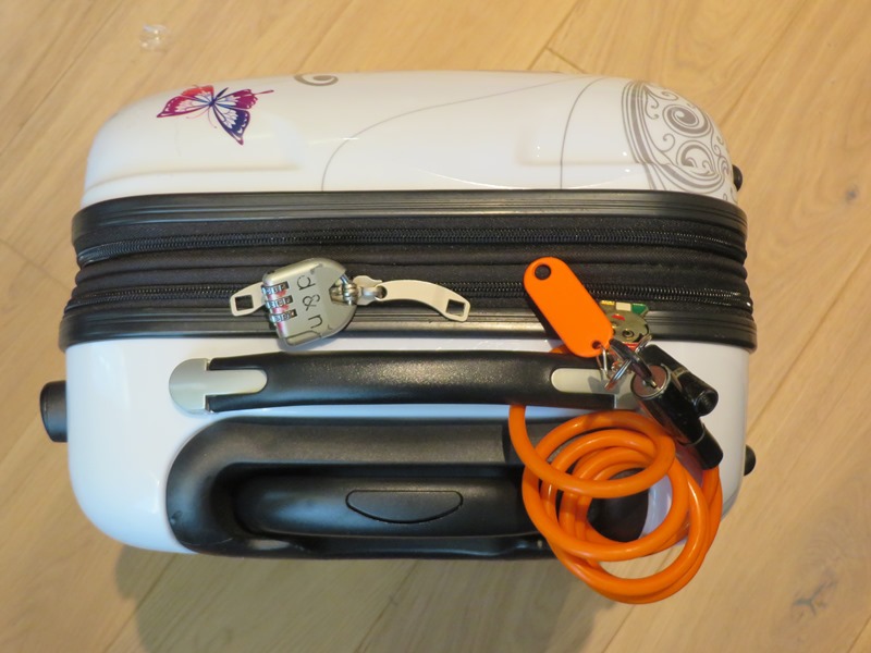 Koffer mit Kabelschloss
