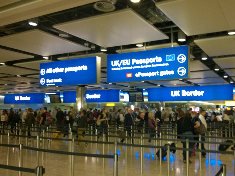 Empfehlung, mit biometrischem Pass statt Personalausweis nach England
